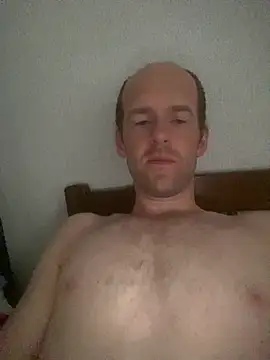 LynnAhNight online show from July 14, 2026, 5:34 am