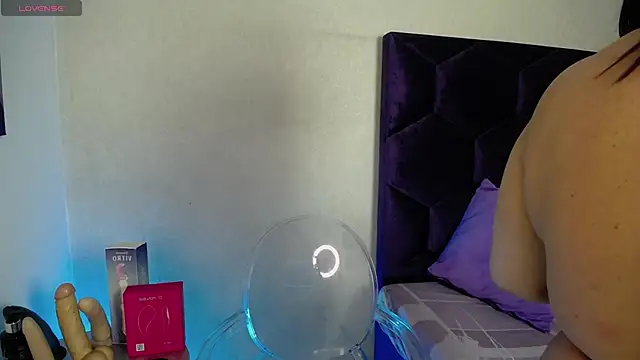 Snapshot of GochitaWild chatting on November 6, 2025, 7:59 pm GochitaWild online show from November 6, 2025, 7:59 pm