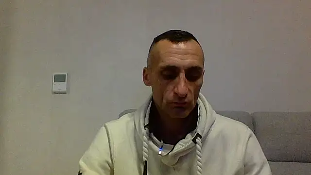 ANGELSANTAMARIA- online show from November 18, 2025, 8:46 pm