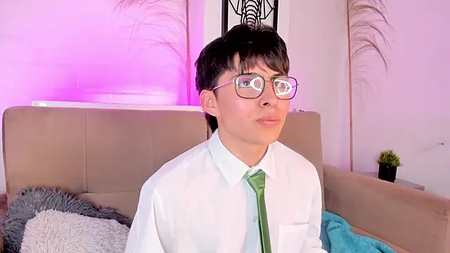 PepperTwink online show from March 19, 2025, 1:07 pm