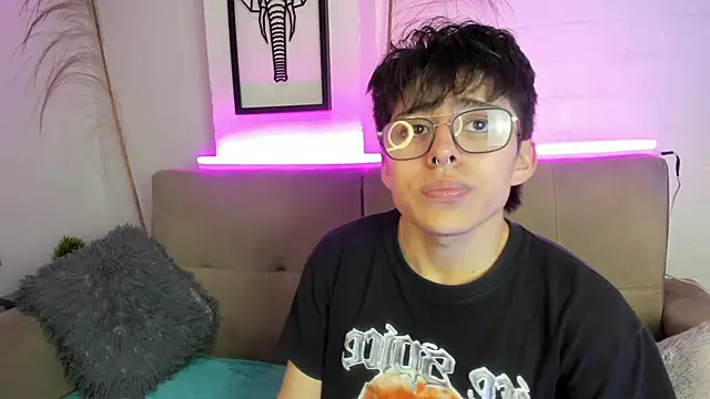 PepperTwink online show from March 20, 2025, 1:04 pm