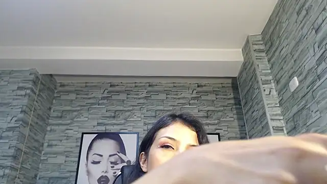Snapshot of renata_russo_b chatting on February 12, 2025, 11:20 pm renata russo b online show from February 12, 2025, 11:20 pm