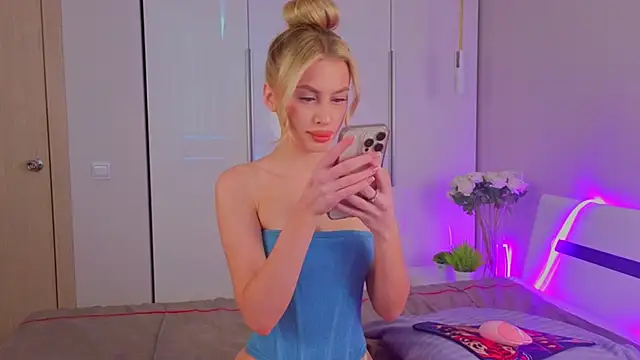 AnitaLamb online show from October 9, 2025, 5:05 am