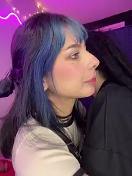 Snapshot of mavimist__ chatting on December 4, 2025, 1:48 am mavimist online show from December 4, 2025, 1:48 am