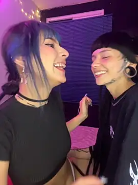 Snapshot of mavimist__ chatting on December 5, 2025, 1:03 am mavimist online show from December 5, 2025, 1:03 am