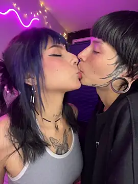 Snapshot of mavimist__ chatting on December 18, 2025, 2:06 am mavimist online show from December 18, 2025, 2:06 am