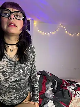 Snapshot of mavimist__ chatting on March 13, 2026, 1:45 am mavimist online show from March 13, 2026, 1:45 am