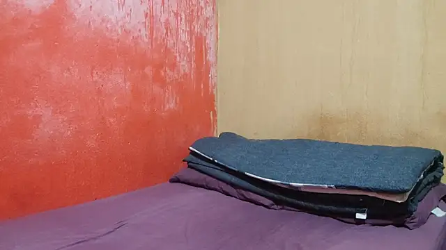 Snapshot of LuisA_Femm chatting on December 18, 2025, 5:35 am LuisA Femm online show from December 18, 2025, 5:35 am