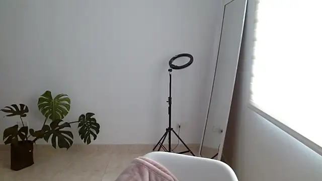 ggor4w33 online show from February 2, 2025, 7:25 pm