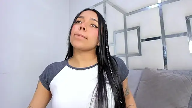 ZoeWan69 online show from November 17, 2025, 3:23 am