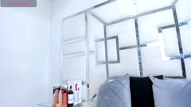 ZoeWan69 online show from February 28, 2026, 2:07 pm