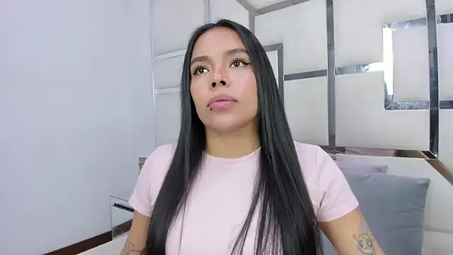 ZoeWan69 online show from April 15, 2026, 2:46 pm