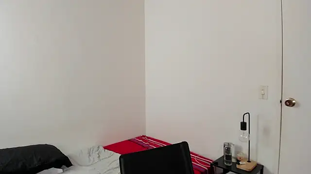 Snapshot of Mazikeen__18 chatting on February 17, 2026, 1:18 pm Mazikeen 18 online show from February 17, 2026, 1:18 pm