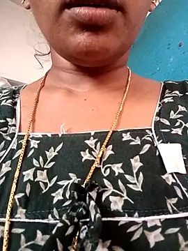Snapshot of varsha-milky1 chatting on October 5, 2025, 6:01 am varsha-milky1 online show from October 5, 2025, 6:01 am