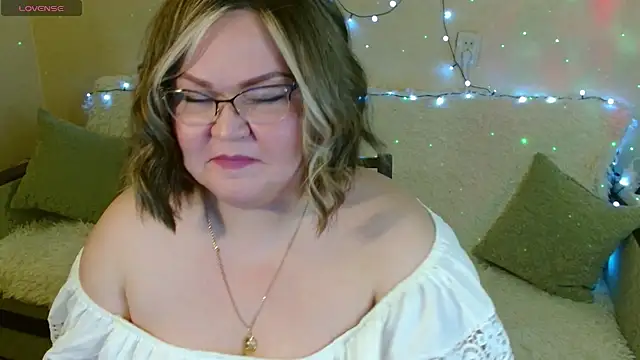 Vivien  wet online show from February 5, 2025, 8:57 pm