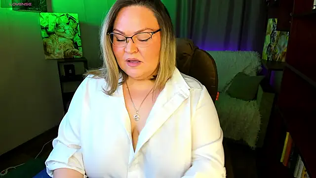 Snapshot of Vivien__wet chatting on March 14, 2026, 1:16 pm Vivien wet online show from March 14, 2026, 1:16 pm