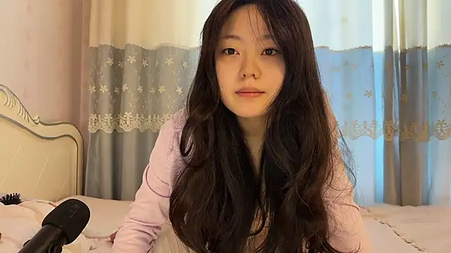 nanaliu6 online show from November 11, 2025, 2:11 am