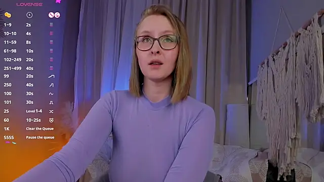 Snapshot of Agatha_Mott chatting on March 15, 2025, 2:01 pm Agatha Mott online show from March 15, 2025, 2:01 pm