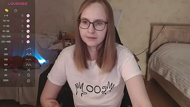 Snapshot of Agatha_Mott chatting on October 5, 2025, 5:06 am Agatha Mott online show from October 5, 2025, 5:06 am