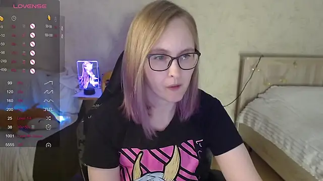 Snapshot of Agatha_Mott chatting on October 10, 2025, 5:17 am Agatha Mott online show from October 10, 2025, 5:17 am