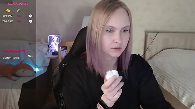 Snapshot of Agatha_Mott chatting on October 11, 2025, 5:17 am Agatha Mott online show from October 11, 2025, 5:17 am