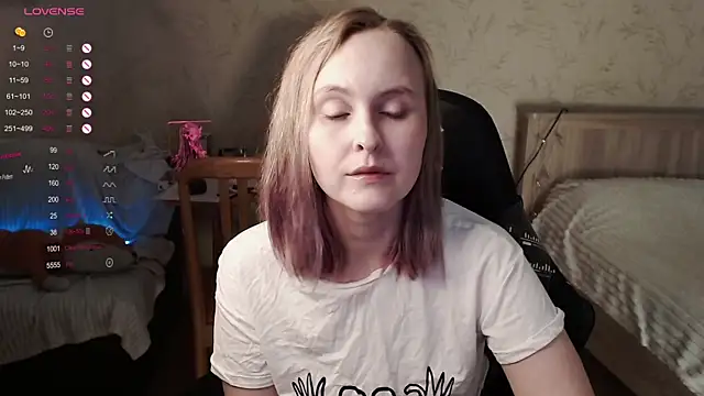 Snapshot of Agatha_Mott chatting on October 14, 2025, 11:22 am Agatha Mott online show from October 14, 2025, 11:22 am