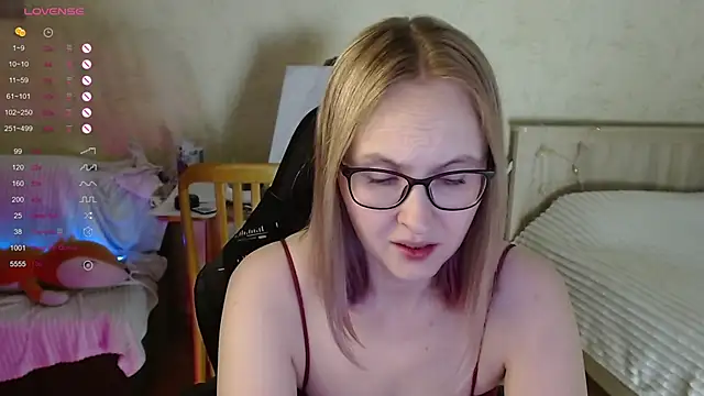 Snapshot of Agatha_Mott chatting on October 26, 2025, 3:01 am Agatha Mott online show from October 26, 2025, 3:01 am