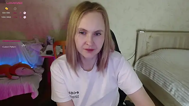 Snapshot of Agatha_Mott chatting on November 3, 2025, 3:08 am Agatha Mott online show from November 3, 2025, 3:08 am