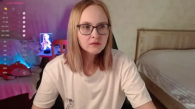 Snapshot of Agatha_Mott chatting on November 10, 2025, 2:10 am Agatha Mott online show from November 10, 2025, 2:10 am