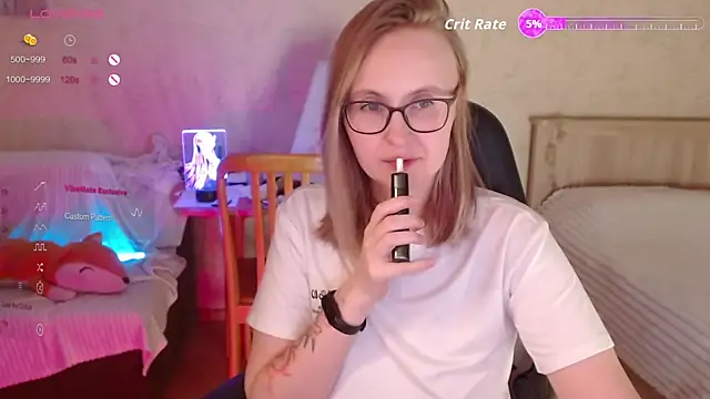 Snapshot of Agatha_Mott chatting on December 19, 2025, 2:18 am Agatha Mott online show from December 19, 2025, 2:18 am