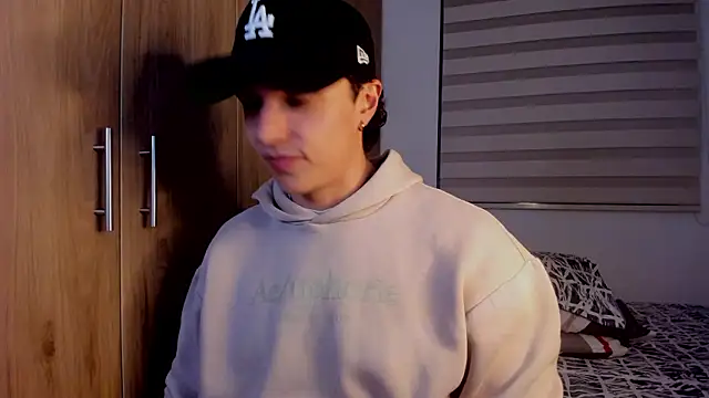 Snapshot of Mastrangelo_xxx chatting on January 18, 2026, 4:05 am Mastrangelo xxx online show from January 18, 2026, 4:05 am