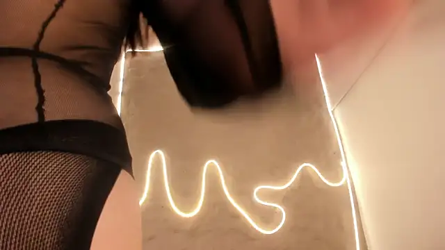 Demy Ruiz online show from November 11, 2025, 2:33 am