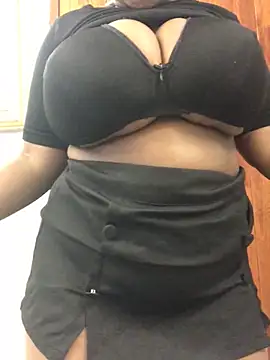 Snapshot of servingBigTitis chatting on February 3, 2025, 6:45 am servingBigTitis online show from February 3, 2025, 6:45 am