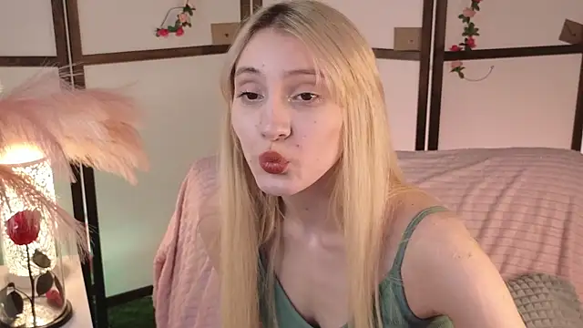 elliefrost online show from February 19, 2025, 12:57 am