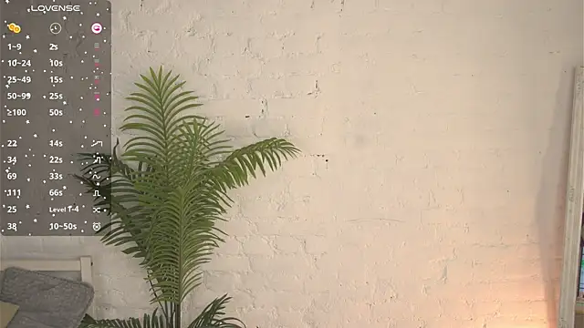 elliefrost online show from March 18, 2025, 9:43 pm