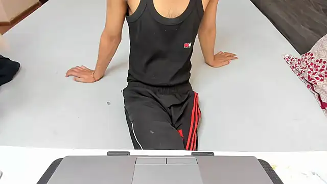 Snapshot of Queen_Couple chatting on March 1, 2026, 5:53 am Queen Couple online show from March 1, 2026, 5:53 am