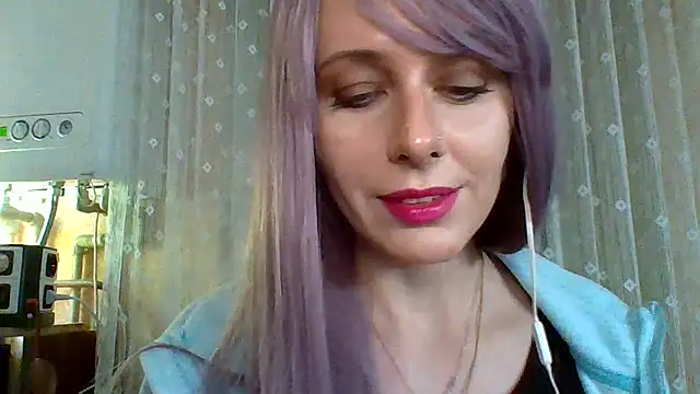Snapshot of LuminousLady chatting on February 17, 2025, 10:47 pm LuminousLady online show from February 17, 2025, 10:47 pm