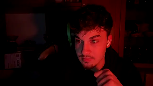 Snapshot of NaplesGuy04 chatting on February 13, 2025, 10:22 pm NaplesGuy04 online show from February 13, 2025, 10:22 pm