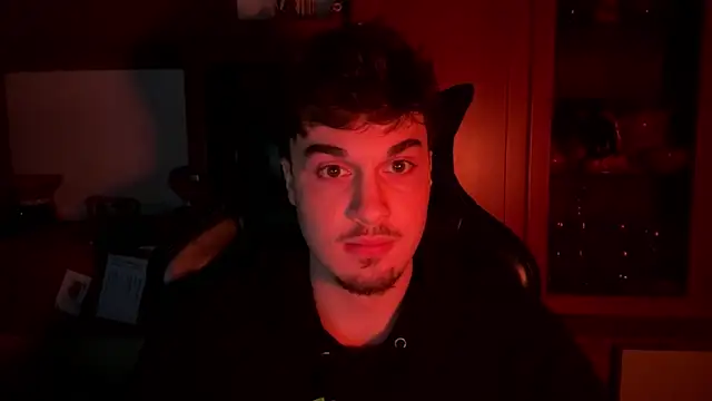 Snapshot of NaplesGuy04 chatting on February 16, 2025, 10:32 pm NaplesGuy04 online show from February 16, 2025, 10:32 pm