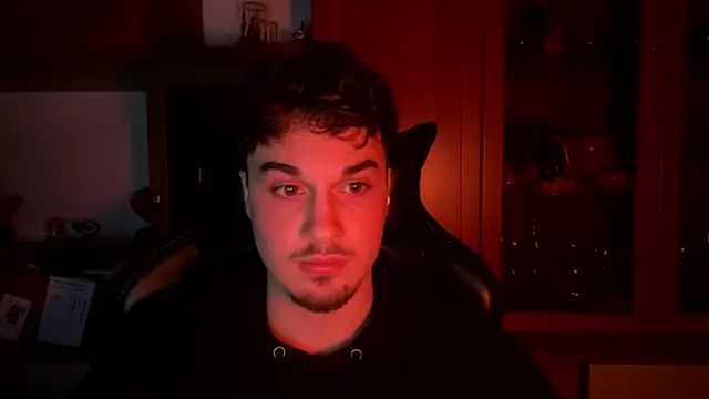 Snapshot of NaplesGuy04 chatting on February 18, 2025, 10:58 pm NaplesGuy04 online show from February 18, 2025, 10:58 pm