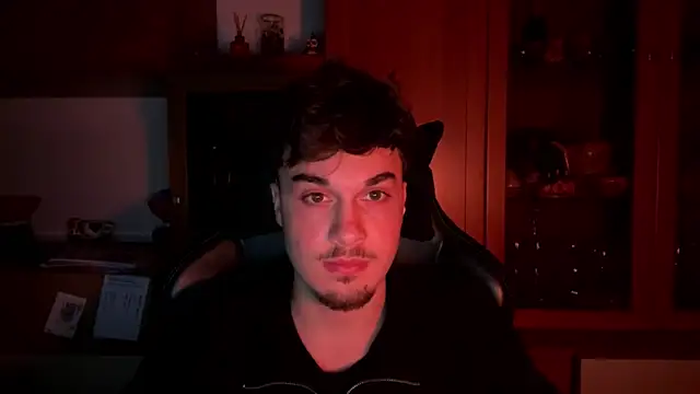 Snapshot of NaplesGuy04 chatting on February 27, 2025, 11:15 pm NaplesGuy04 online show from February 27, 2025, 11:15 pm