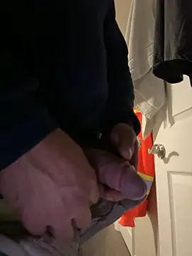 Snapshot of aleds17668 chatting on October 22, 2025, 4:35 am aleds17668 online show from October 22, 2025, 4:35 am