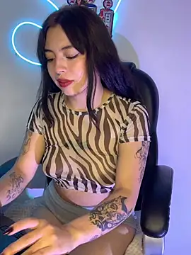 Snapshot of Valu_euphoria chatting on December 18, 2025, 8:48 pm Valu euphoria online show from December 18, 2025, 8:48 pm