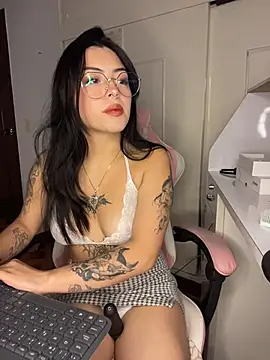 Snapshot of Valu_euphoria chatting on April 3, 2026, 7:34 pm Valu euphoria online show from April 3, 2026, 7:34 pm