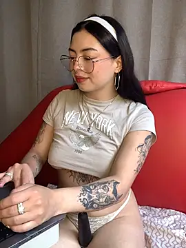 Snapshot of Valu_euphoria chatting on April 14, 2026, 7:20 pm Valu euphoria online show from April 14, 2026, 7:20 pm