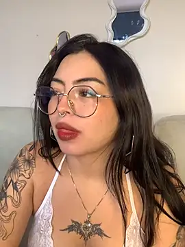 Snapshot of Valu_euphoria chatting on April 15, 2026, 7:58 pm Valu euphoria online show from April 15, 2026, 7:58 pm