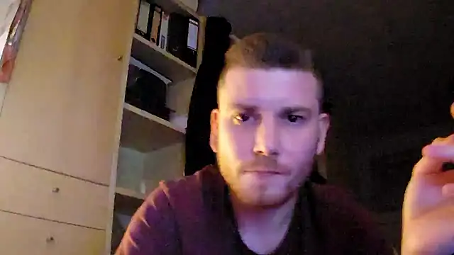 Snapshot of Foxtrott_242 chatting on November 23, 2025, 9:47 pm Foxtrott 242 online show from November 23, 2025, 9:47 pm