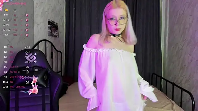 Mimi Webb online show from March 2, 2025, 11:29 am