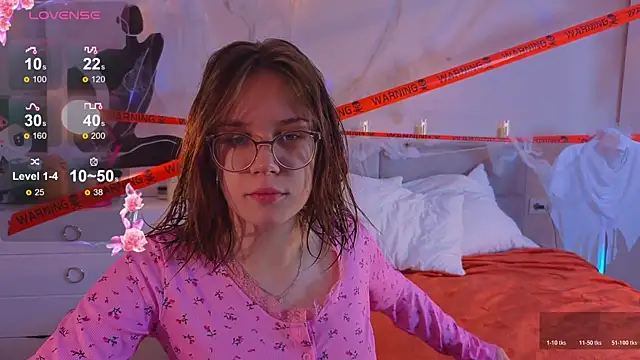 Mia Luw online show from October 26, 2025, 2:50 am