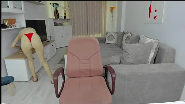 Celine Roxelle online show from March 21, 2025, 2:40 pm